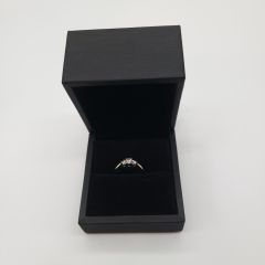 BAGUE EN OR AVEC DIAMANTS 14k 2.6G