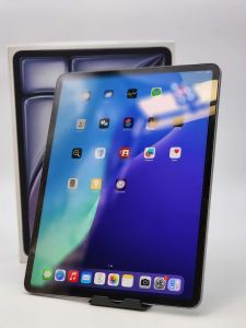 iPad Air 13" M2 2024 128Gb batterie 100% avec boîte