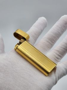 Briquet de luxe plaqué or Cartier Paris "Oval"