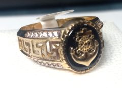 Magnique bague chevaliere inspiration Marine or 10 kts et zircons