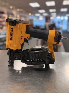 Cloueuse de Toiture Pneumatique Dewalt DW45RN