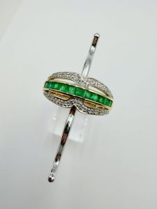 Bague en Or 10kt avec Émeraudes et Diamants Grandeur 6.5