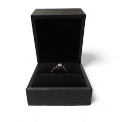 Bague en or avec diamant 14kt 3.1g