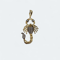 Pendentif scorpion en or 10k 6g