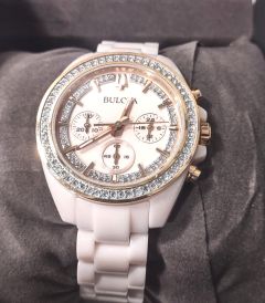 Montre pour femme BULOVA avec boite originale et maille supplementaire