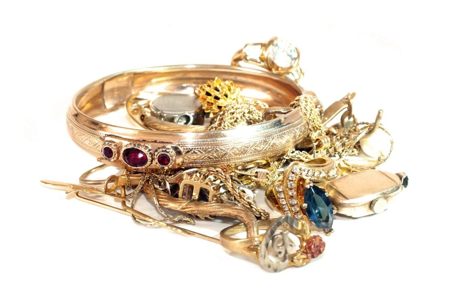 Des bijoux en or cassés